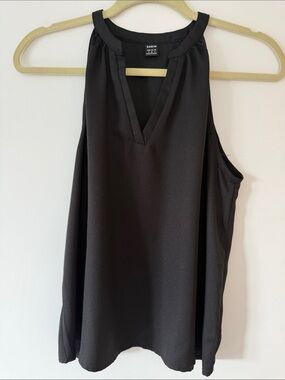 SHEIN Black V-Neck Sleeveless Top